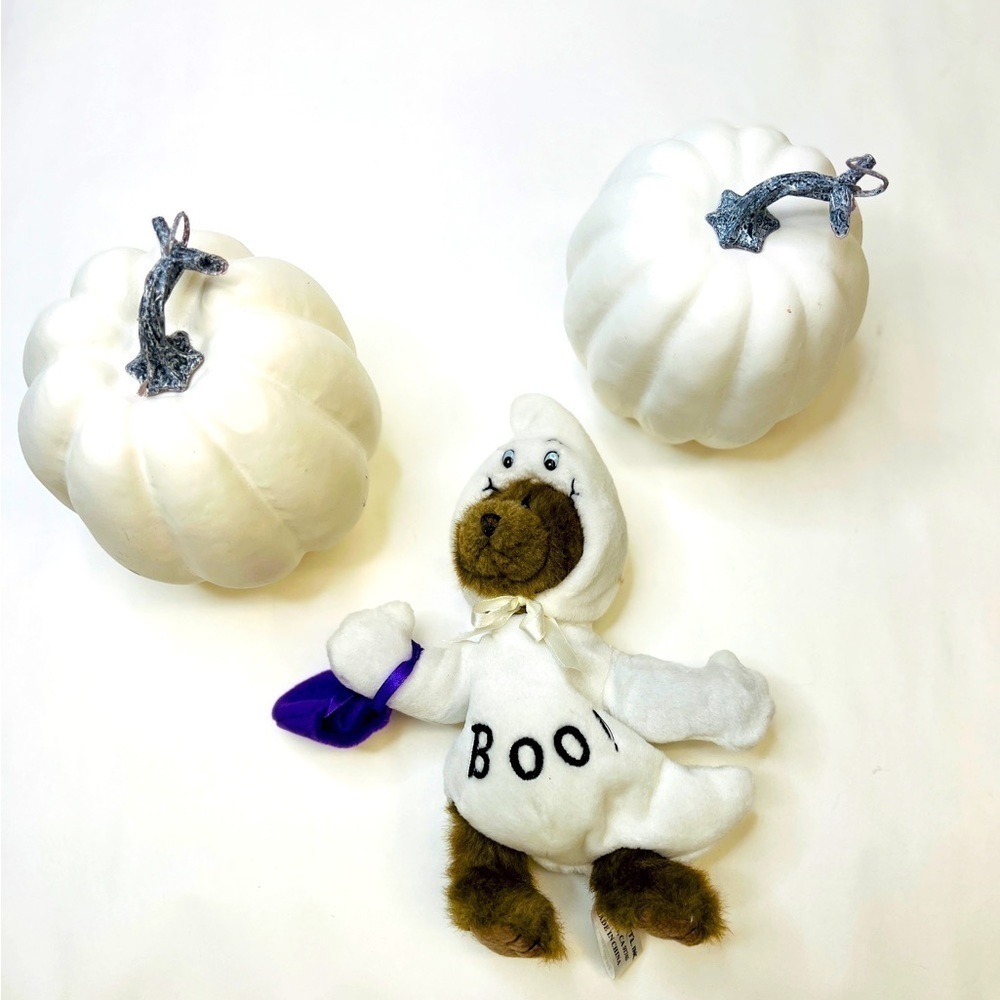 TABLEAU Halloween Ghost  Bear & 2 White Pumpkins - Picture 9 of 11